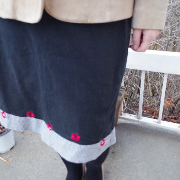 Cute Vintage Lana Lee Black With Red Embroided Flowers At The Bottom - Picture 2 of 5